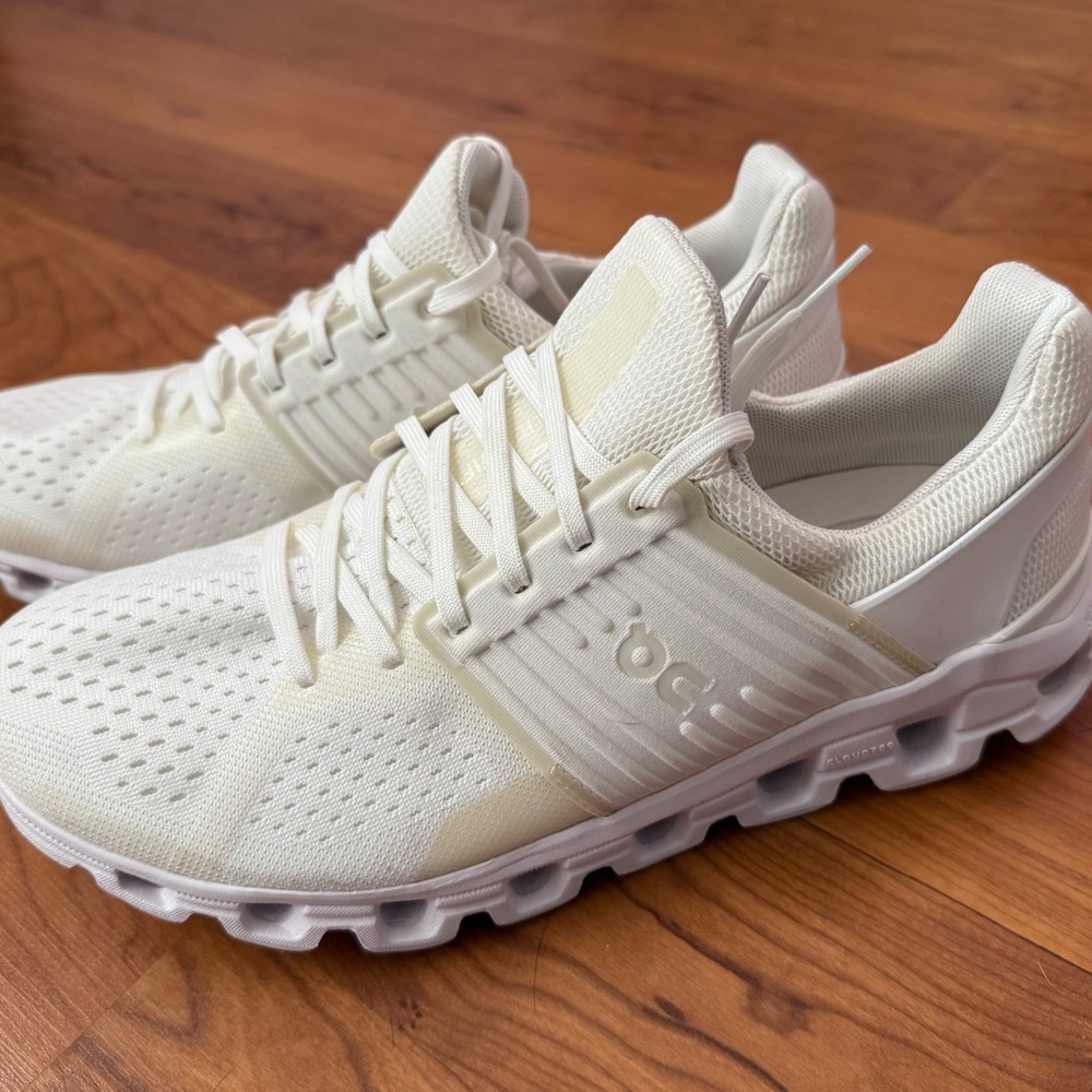 On Cloud Helion Women’s Athletic Shoes